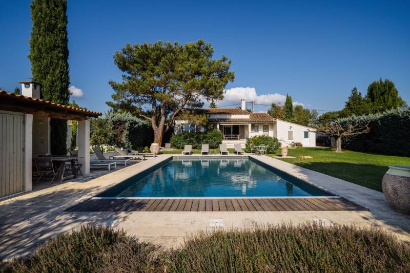 House with pool and view