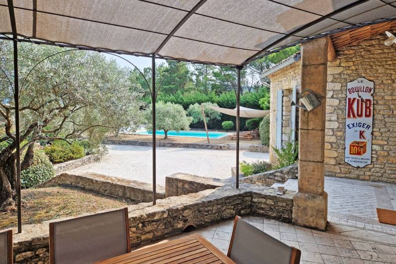For rent, elegant stone villa in the Countryside of Gordes with pool and pétanque court for your holidays in the Luberon.