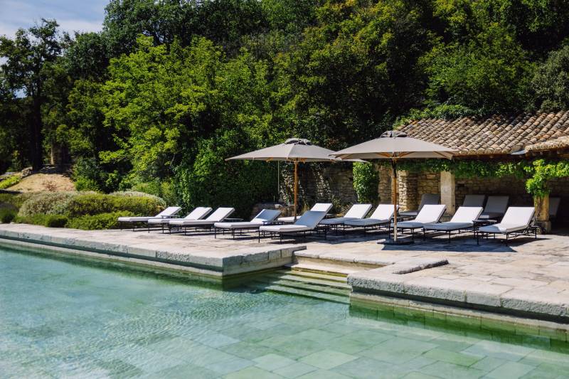 Seasonal rental between Bonnieux and Lourmarin: a luxurious Mas with pool and tennis court nestled in unspoilt nature.