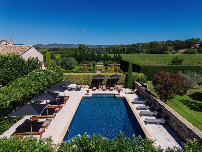 For rent at the foot of Gordes, stunning renovated Mas in a very peaceful setting with pool, summer kitchen and tennis court.