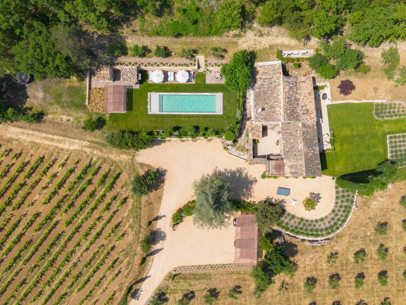 Available for holiday rental, superb stone farmhouse in the heart of nature with pool and summer kitchen, walking distance to the village of Ménerbes.