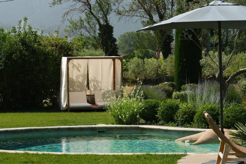 To rent in Oppède, superb seven-bedroom property with swimming pool, outdoor massage area and outdoor nomad tent.