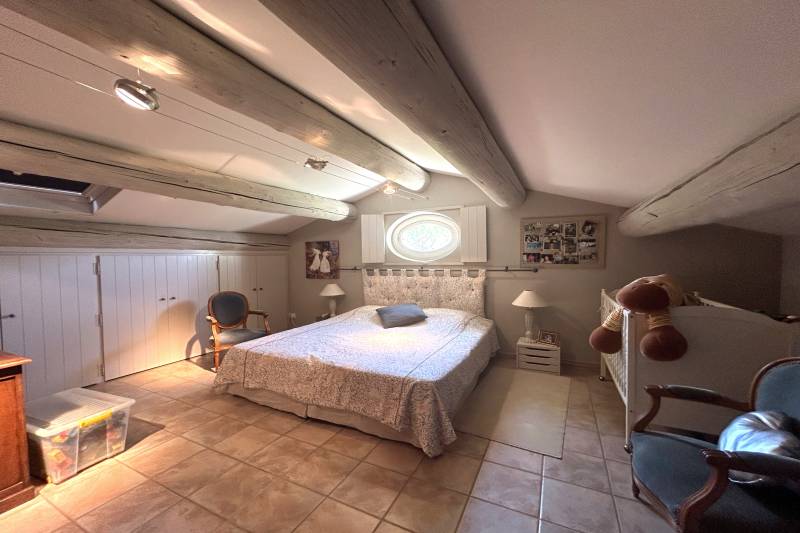 L'Isle sur la Sorgue - 188 m² house with fisherman's hut on the banks of the Sorgues, 3,900 m² wooded garden.