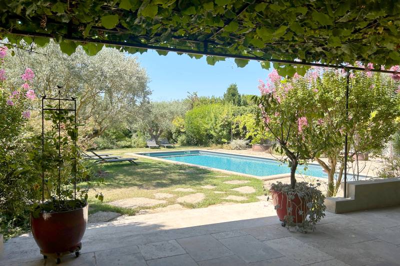 L'Isle sur la Sorgue - 188 m² house with fisherman's hut on the banks of the Sorgues, 3,900 m² wooded garden.