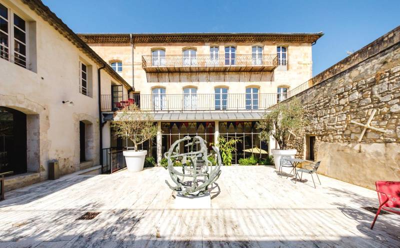 17th-Century Town Bastide in the Heart of the Luberon – Restored Former Convent with Central Patio, Over 1,600 m² of Space.
