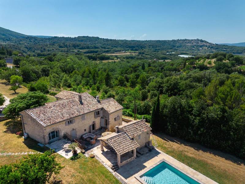 Between Bonnieux and Lacoste, this authentic stone property has been carefully and recently restored