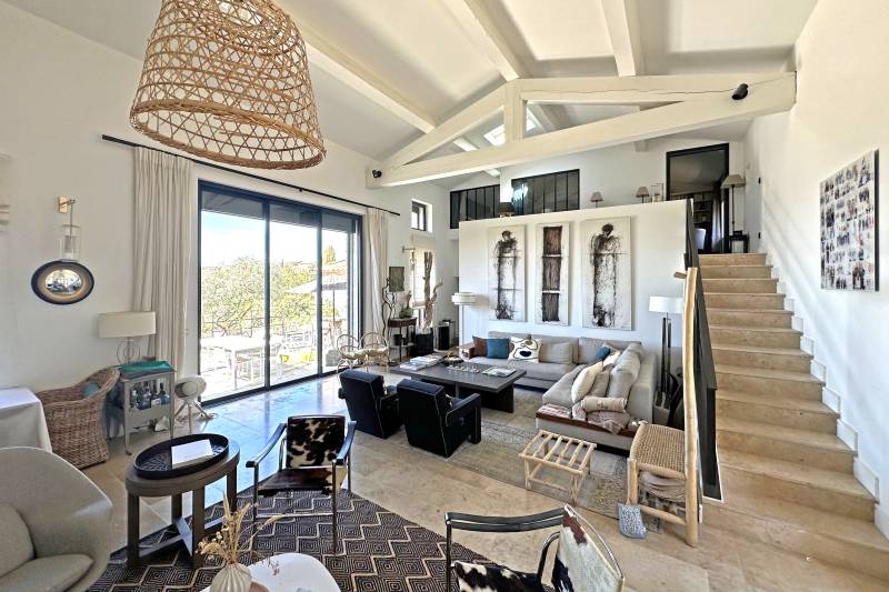 Charming stone house with one of the most breathtaking views of Gordes, within walking distance to the village.