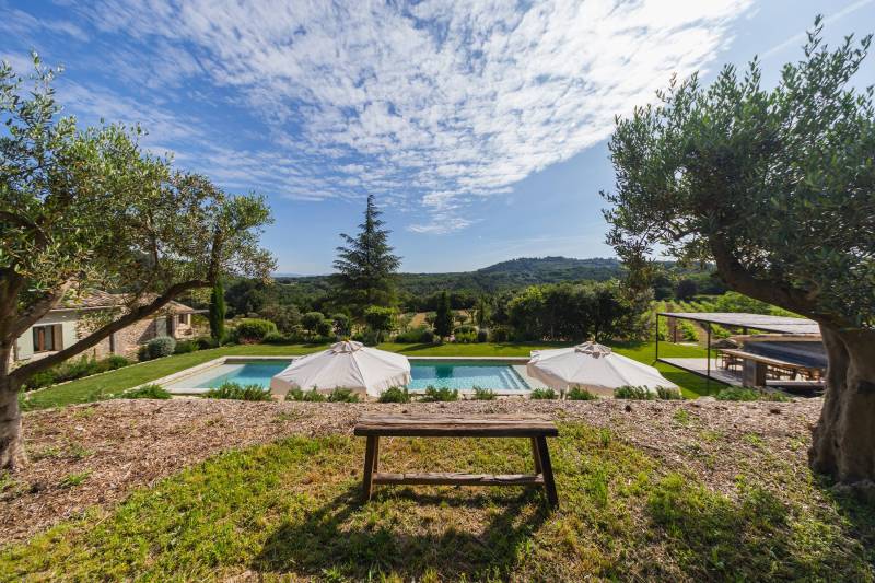 Available for holiday rental, superb stone farmhouse in the heart of nature with pool and summer kitchen, walking distance to the village of Ménerbes.