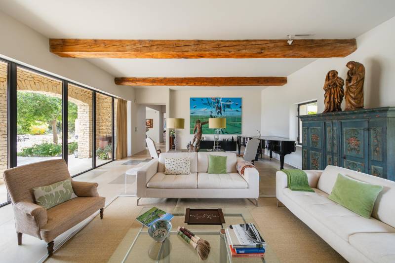 For rent in Gordes, characterful stone house in commanding position with breathtaking views over the Luberon valley, walking distance to the village.