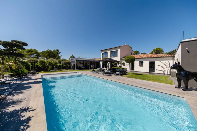 Contemporary villa neau Gordes
