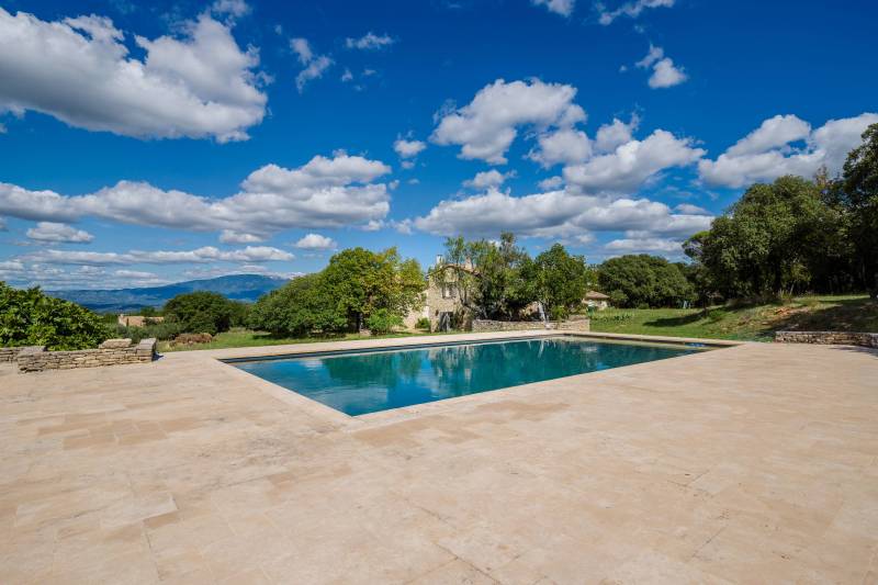 Sale in Venasque: This property is a true gem of Provençal architecture, offering an exceptional living environment on nearly 22 hectares, with a panoramic view of the Ventoux.