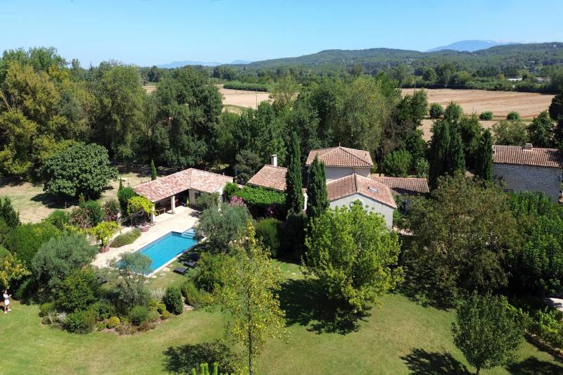 L'Isle sur la Sorgue - 188 m² house with fisherman's hut on the banks of the Sorgues, 3,900 m² wooded garden.