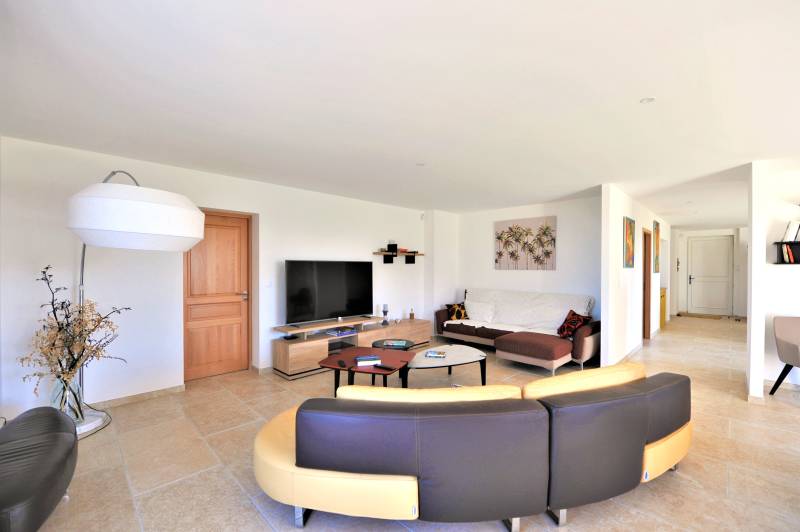 Contemporary stone villa within walking distance of Gordes, with heated pool, panoramic views and elegant outdoor living spaces.
