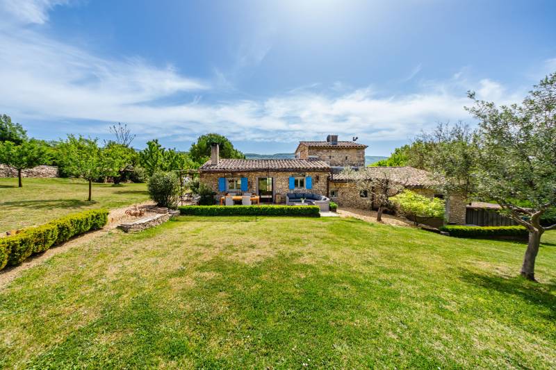 For sale in Saignon: an authentic, restored stone sheepfold with a swimming pool and stunning views of the Luberon.