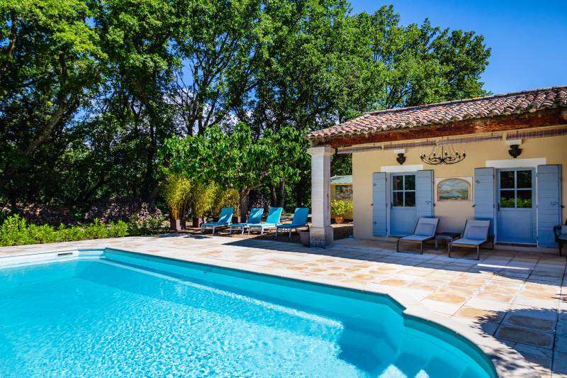Exceptional property set in unspoiled natural surroundings with views of the Luberon, for sale in Gordes.