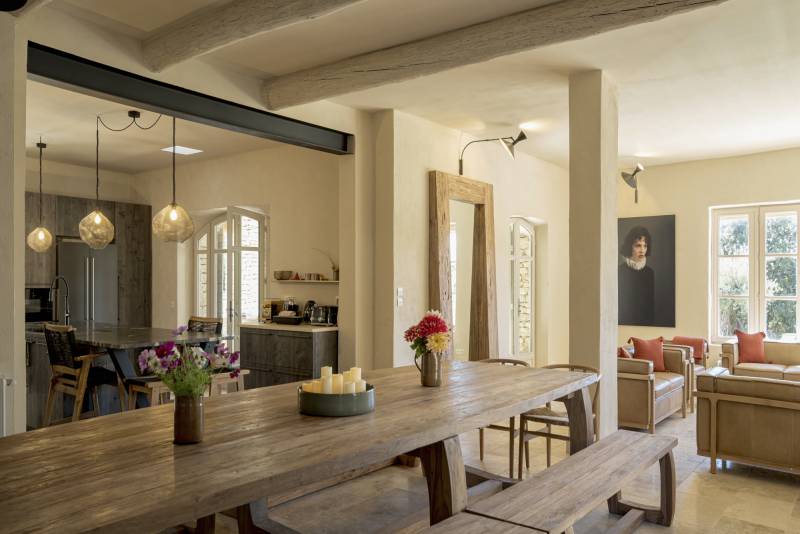 For rent, prestigious stone property for your holidays in Gordes with pool, summer kitchen, and multi-sport court