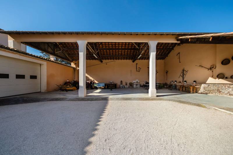 Distillery’s vast covered terrace, a versatile space for events or restoration projects.
