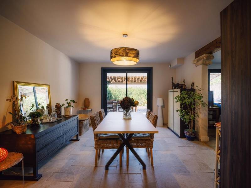 SOLD - Near the village of Gordes, semi-detached hamlet house, perfectly restored with terraced garden, swimming pool, and parking.