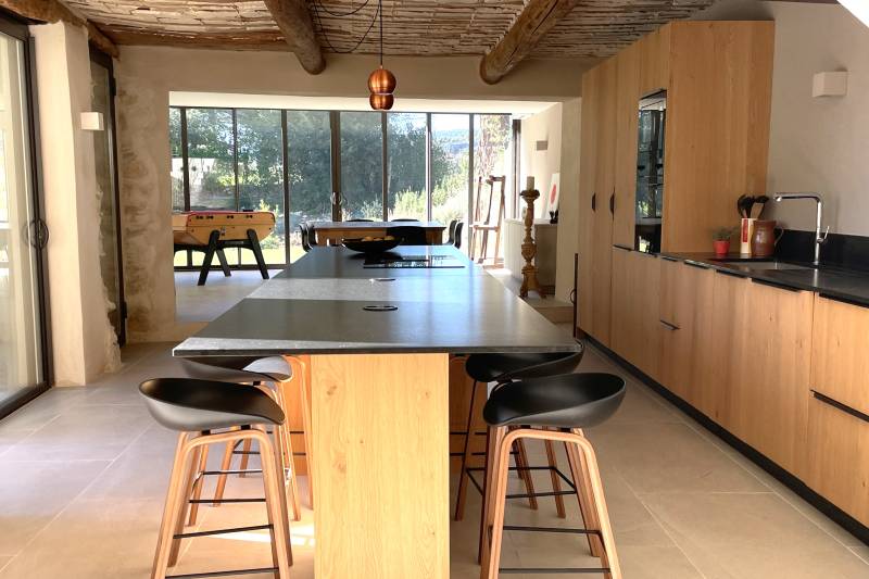 For rent, renovated 19th-century Magnanerie with high-end amenities and heated pool for your holidays in a charming hamlet close to Saint-Saturnin-lès-Apt.