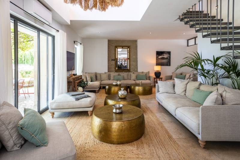 Stunning estate with main Bastide and 4 guesthouses for up to 22 guests, set on 5 hectares with 2 pools and tennis court — ideal for holidays or private events.