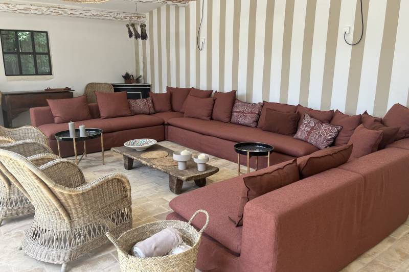 To rent in Oppède, superb seven-bedroom property with swimming pool, outdoor massage area and outdoor nomad tent.