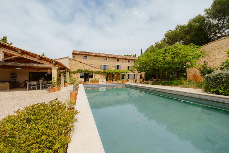 Comtat Venaissin - Stone building XIXᵉ on 17 ha, with dovecote and swimming pool, view of vineyards.
