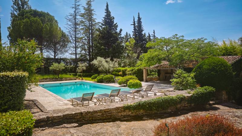 In Gordes, superb mas with swimming pool and janitor's cottage on over a hectare of land in the heart of Luberon.