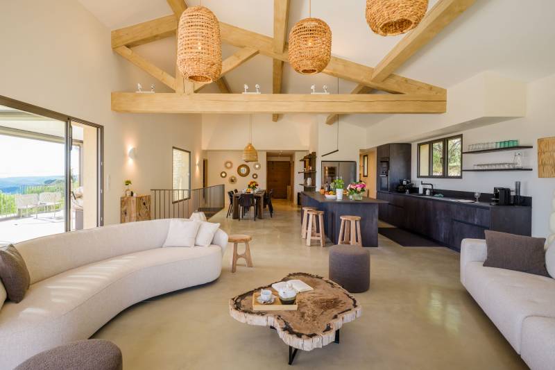 Large property on the heights of Saint-Saturnin-lès-Apt with a heated pool and a terrace offering panoramic views over the Luberon.