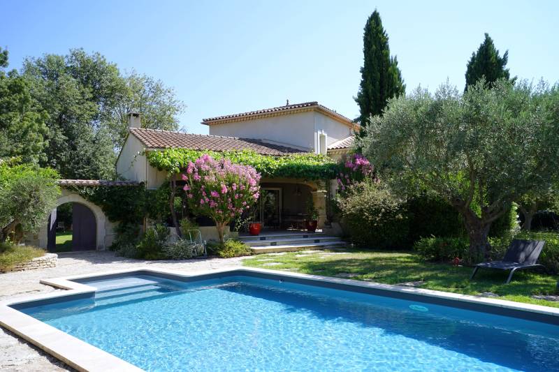 L'Isle sur la Sorgue - 188 m² house with fisherman's hut on the banks of the Sorgues, 3,900 m² wooded garden.