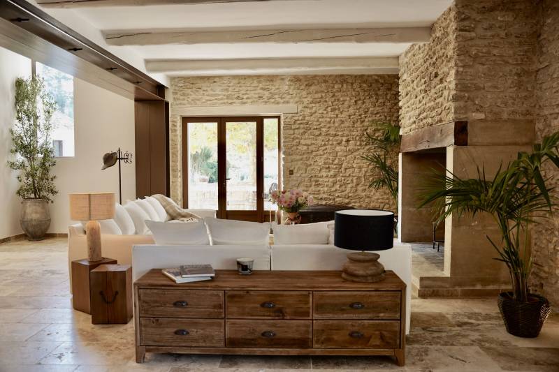 Near Oppède, a stunning renovated country house on 1 hectare of land with a pool, offering magnificent views of the Luberon.