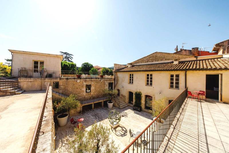 17th-Century Town Bastide in the Heart of the Luberon – Restored Former Convent with Central Patio, Over 1,600 m² of Space.