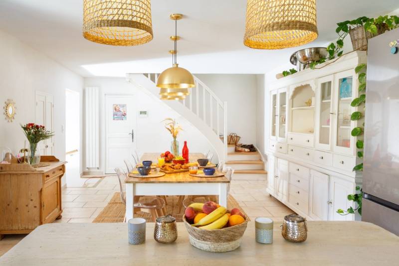 Carefully restored Provençal farmhouse in Maubec with pool, Mediterranean garden, Luberon view and walking access to the village.