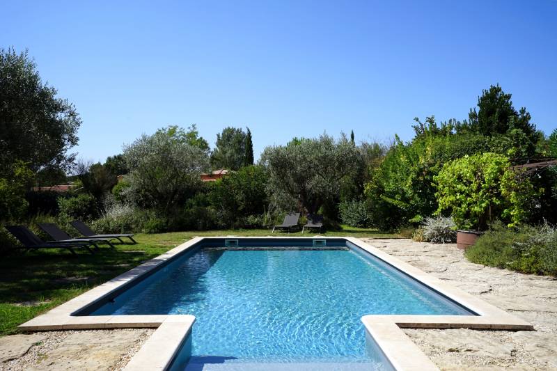 L'Isle sur la Sorgue - 188 m² house with fisherman's hut on the banks of the Sorgues, 3,900 m² wooded garden.