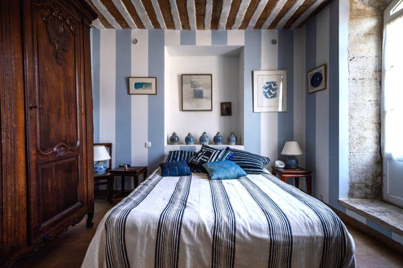 In the village of Cabrières-d'Avignon, a historic stone mansion with a swimming pool and garden near the castle.