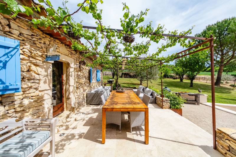 For sale in Saignon: an authentic, restored stone sheepfold with a swimming pool and stunning views of the Luberon.