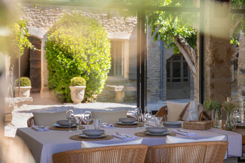 For rent near Gordes, superb renovated hamlet with eight bedrooms, swimming pool, orangery and views over the Luberon.