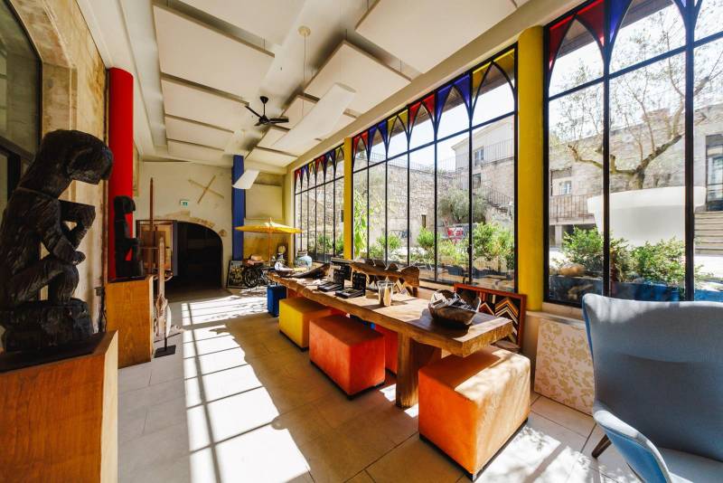 17th-Century Town Bastide in the Heart of the Luberon – Restored Former Convent with Central Patio, Over 1,600 m² of Space.