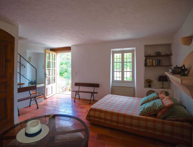 Near Gordes, beautiful stone property with outbuilding, swimming pool and terraces, offering panoramic views over the Luberon.
