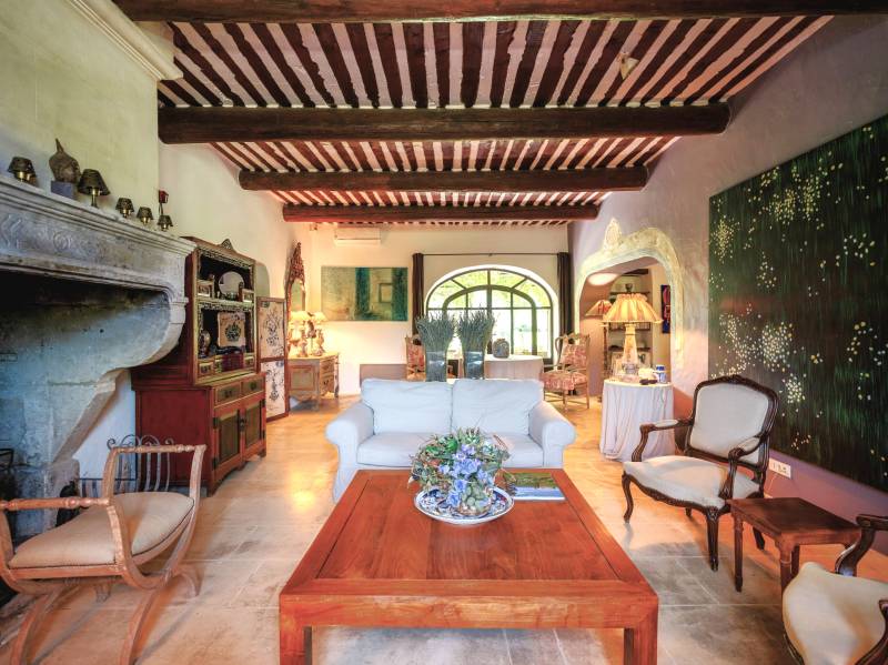 For rent at the foot of Gordes, stunning renovated Mas in a very peaceful setting with pool, summer kitchen and tennis court.