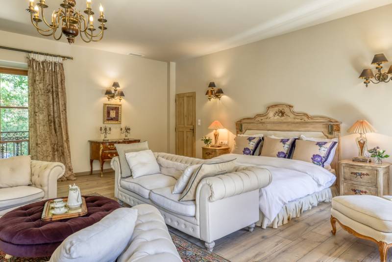 For rent near L’Isle-sur-la-Sorgue, beautifully renovated Mas with high-end amenities, 11 bedrooms, swimming pool and riverfront setting.