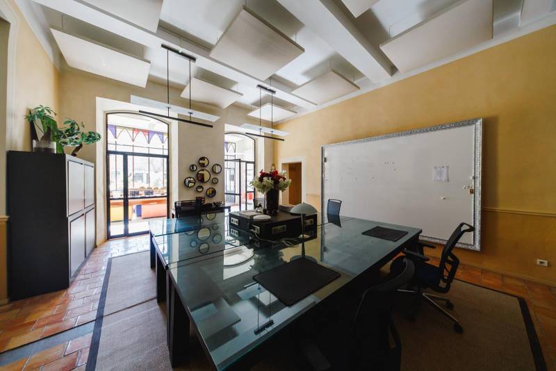 17th-Century Town Bastide in the Heart of the Luberon – Restored Former Convent with Central Patio, Over 1,600 m² of Space.