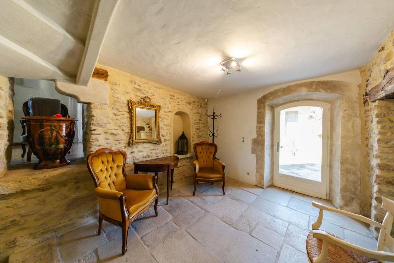 For sale, elegant stone house property with views of Bonnieux and Lacoste, recently restored with high-end amenities and separated annexes.