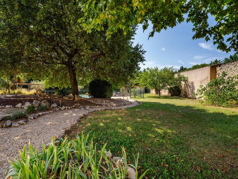 A Verdant Sanctuary: Fully enclosed and landscaped garden, a true cocoon of serenity in the heart of the Provencal countryside.