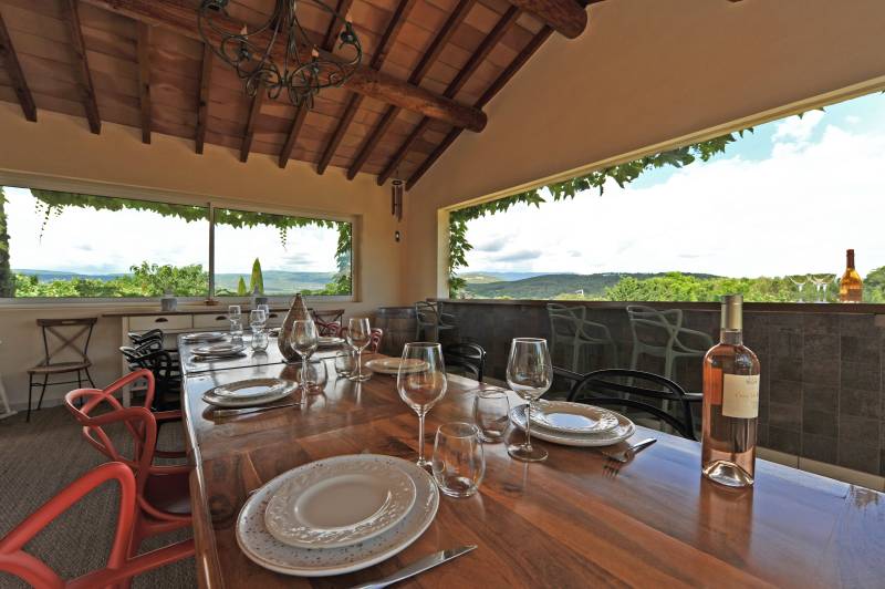 For rent near Roussillon, large Provençal house with stunning views of the Luberon and the Mont Ventoux