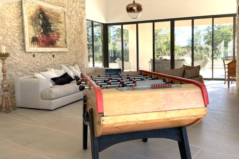 For rent, renovated 19th-century Magnanerie with high-end amenities and heated pool for your holidays in a charming hamlet close to Saint-Saturnin-lès-Apt.