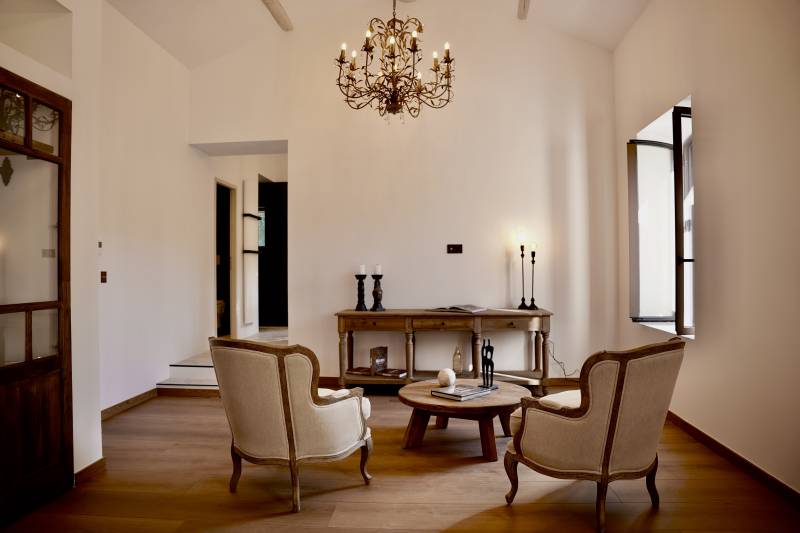 Near Oppède, a stunning renovated country house on 1 hectare of land with a pool, offering magnificent views of the Luberon.