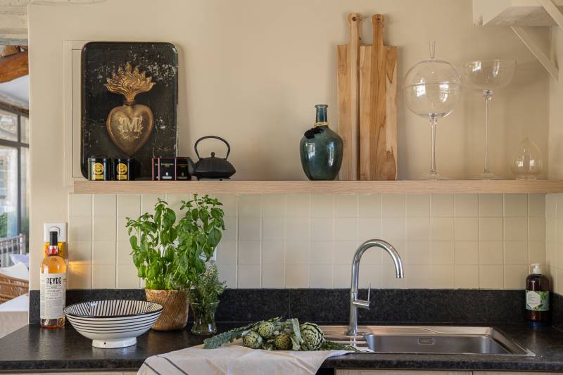 For rent near Gordes, superb renovated hamlet with eight bedrooms, swimming pool, orangery and views over the Luberon.