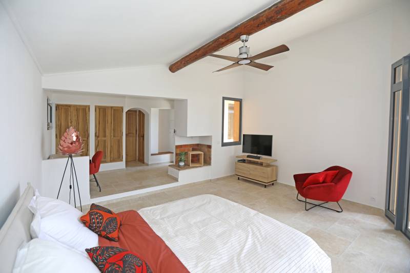 For rent, traditional Provençal stone house near the village of Gordes with pool and panoramic valley views.