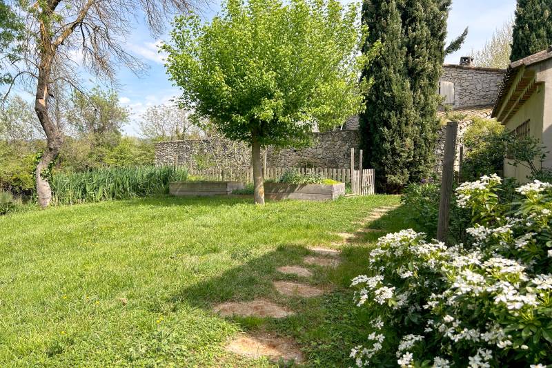 L'Isle sur la Sorgue - 188 m² house with fisherman's hut on the banks of the Sorgues, 3,900 m² wooded garden.