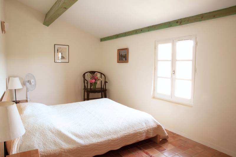 Provençal Bastide in Rustrel with pool, accommodates up to 28 guests for a nature-filled and authentic holiday.